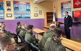 Сотрудники ОМВД России по г.о. Лотошино провели беседу с
военнослужащими в рамках акции «Призывник»